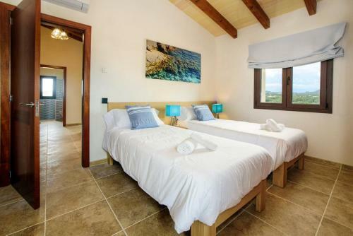S'horta Villa Sleeps 8 Pool Air Con Wifi