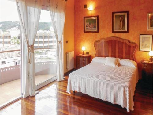 Four-bedroom Holiday Home In Tossa De Mar