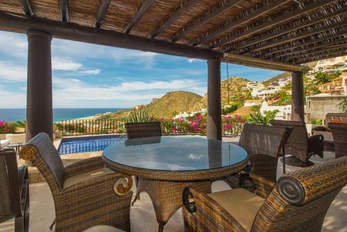 7 Br Home For 18 With Ocean Views, Villa Las Flores