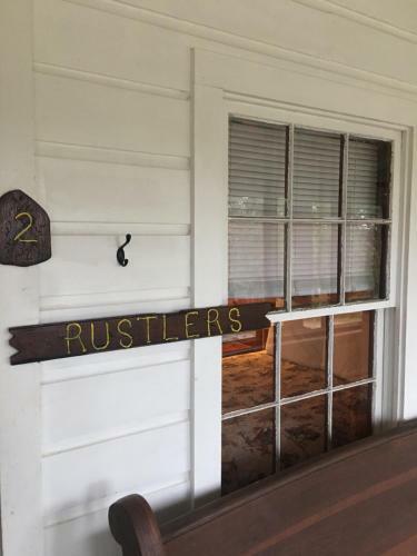 Hotel Twin Elm Guest Ranch And 2e Rv Resort