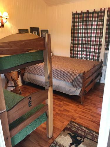 Hotel Twin Elm Guest Ranch And 2e Rv Resort