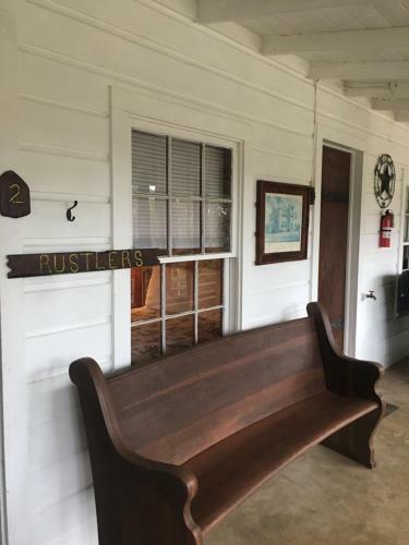 Hotel Twin Elm Guest Ranch And 2e Rv Resort