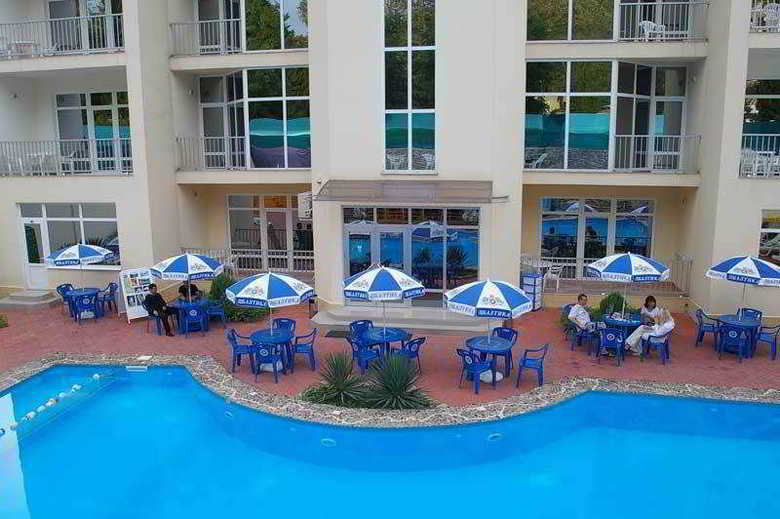 Yanais Hotel