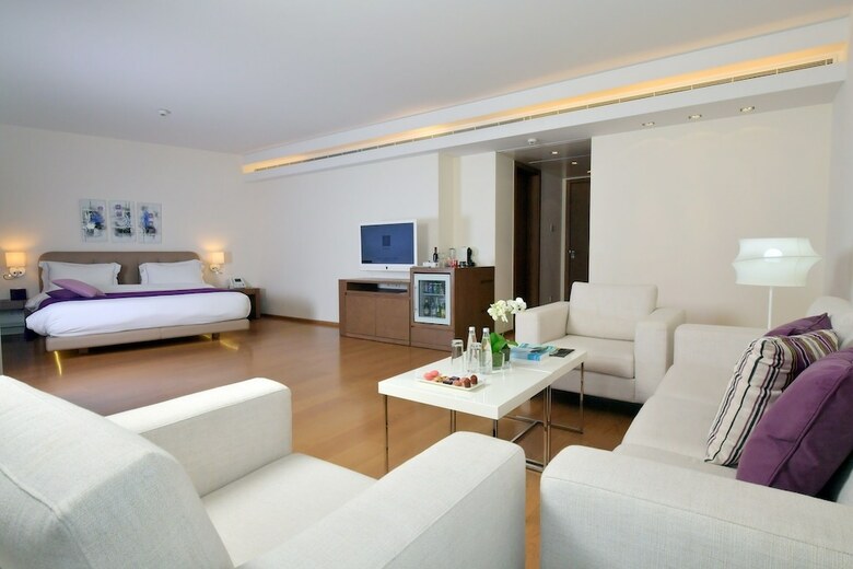 O Monot Hotel