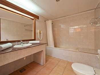 Hotel Eriyadu Island Resort