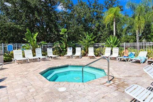 Spacious 4 Bed Pool Home Near Disney In Gated Resort