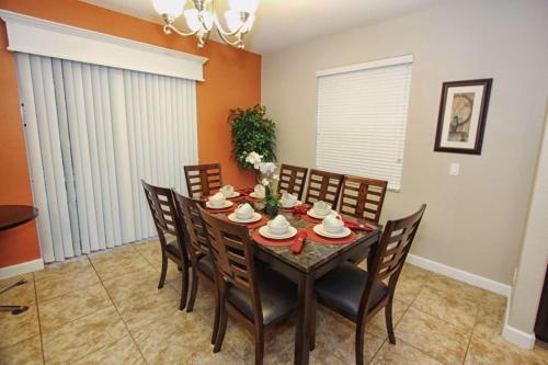 Beautiful 6 Bedroom 5 Bath Pool Home In Paradise Palms