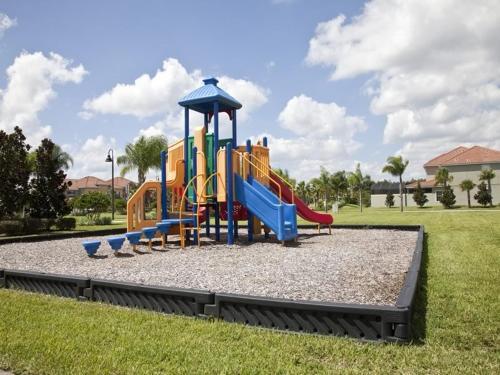 4 Bedroom 3 Bath Town Home With Pool In Paradise Palms