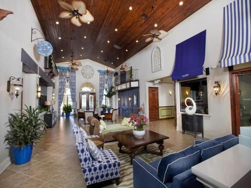 4 Bedroom 3 Bath Town Home With Pool In Paradise Palms
