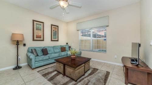 4 Bedroom 3 Bath Town Home With Pool In Paradise Palms