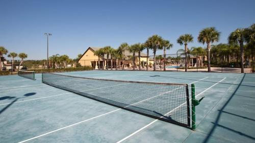 4 Bedroom 3 Bath Town Home With Pool In Paradise Palms