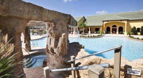 4 Bedroom 3 Bath Town Home With Pool In Paradise Palms
