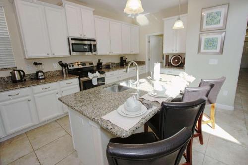 Luxury 5 Bedroom Pool Home In Paradise Palms Resort