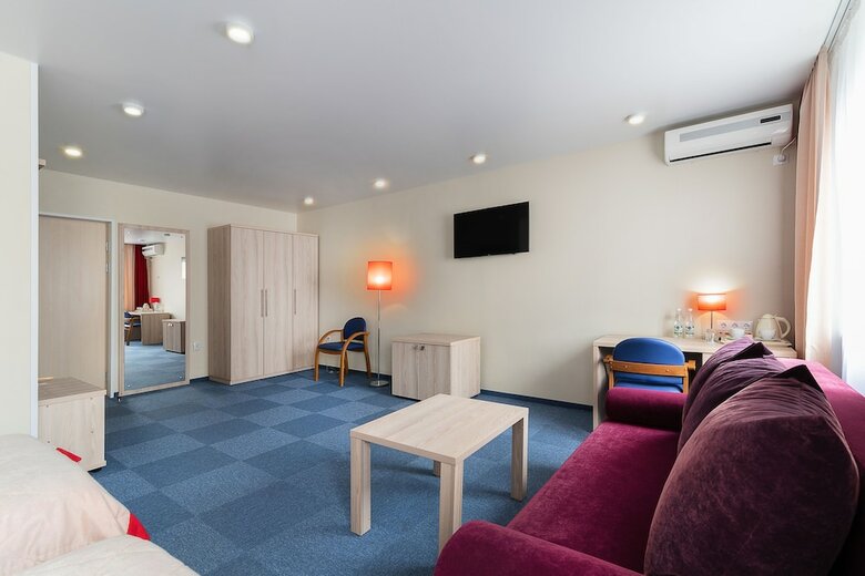 Hotel Equator