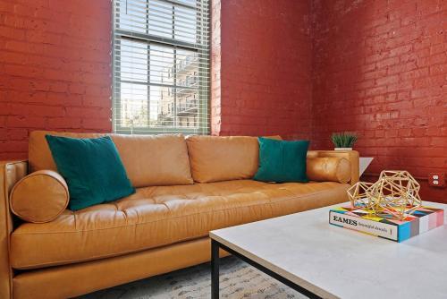 Apartamento Three-bedroom, Two-bath Industrial Apt In Nola C.b.d.