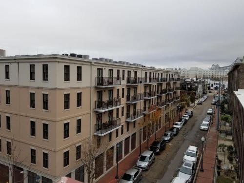 Apartamento Three-bedroom, Two-bath Industrial Apt In Nola C.b.d.