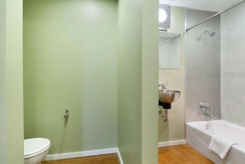 Apartamento Three-bedroom, Two-bath Industrial Apt In Nola C.b.d.