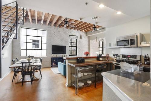 Apartamento Three-bedroom, Two-bath Industrial Apt In Nola C.b.d.