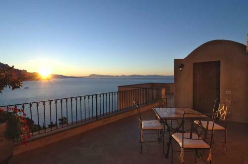 Colli Di Fontanelle Villa Sleeps 12 Pool Air Con