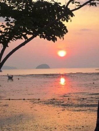 Chalong Beach Hotel & Spa