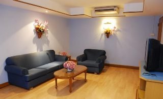 Hotel Silom Village Inn