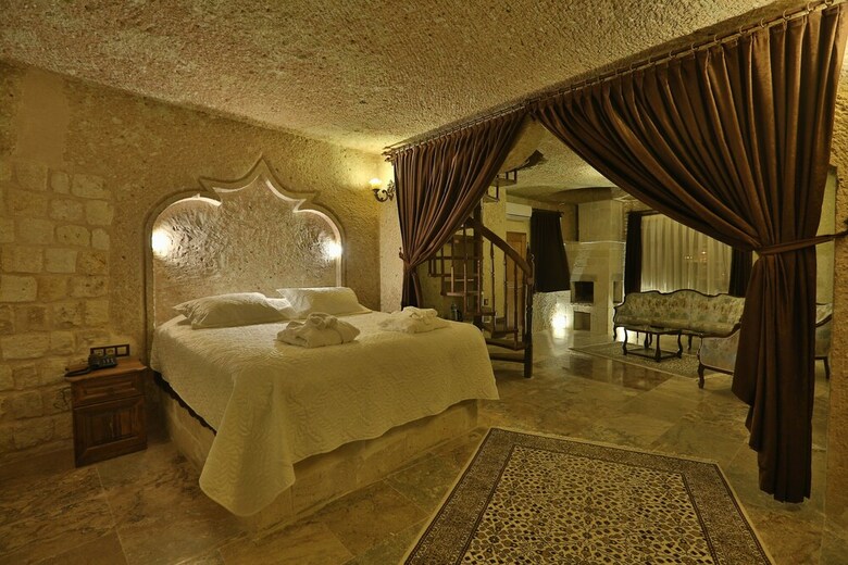Hotel Oread Cave Suites
