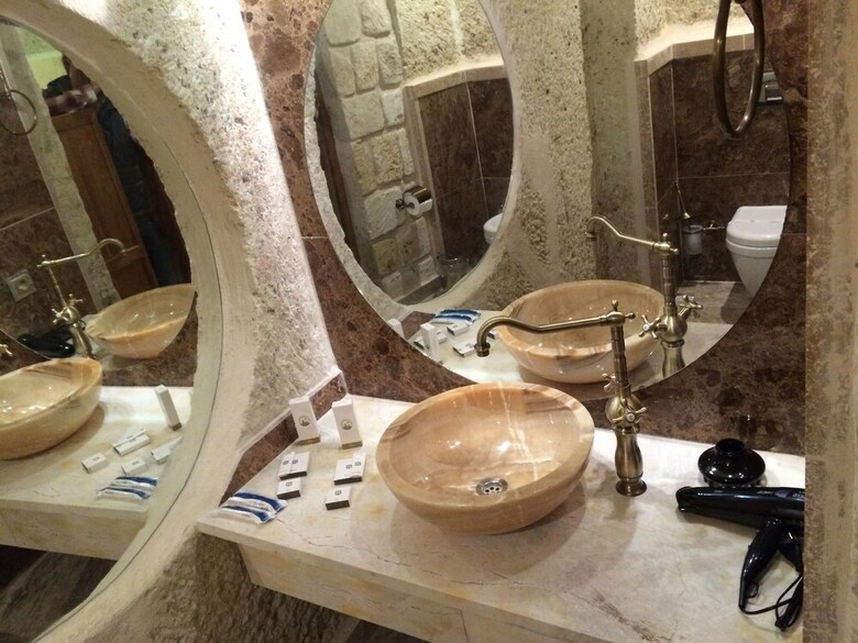Hotel Oread Cave Suites