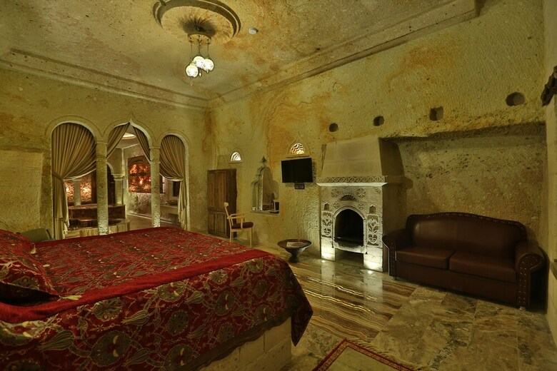 Hotel Oread Cave Suites