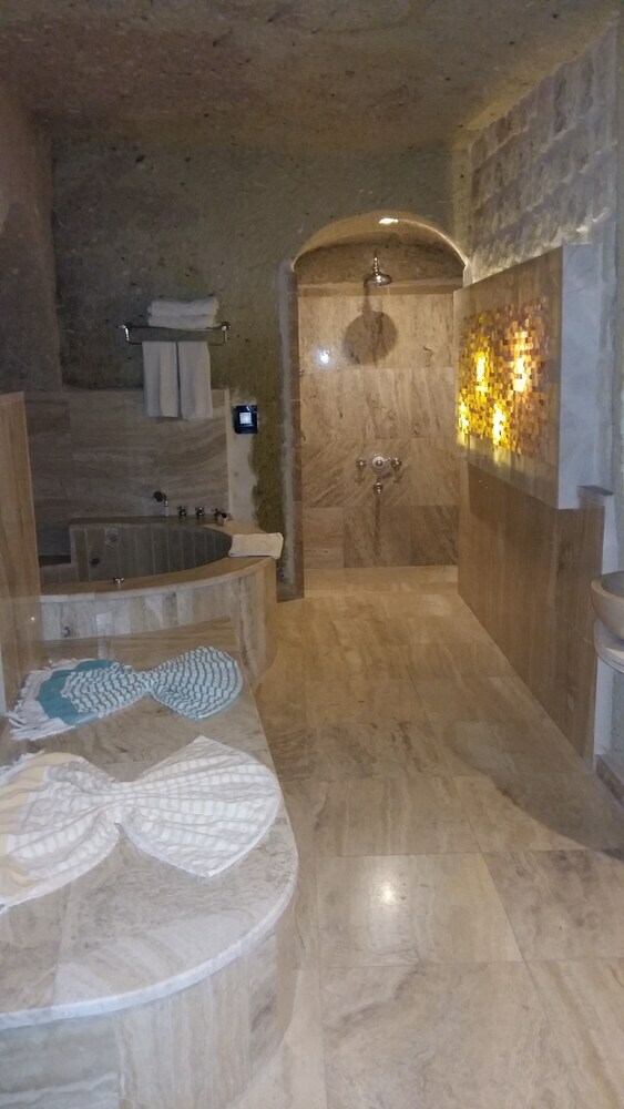 Hotel Oread Cave Suites