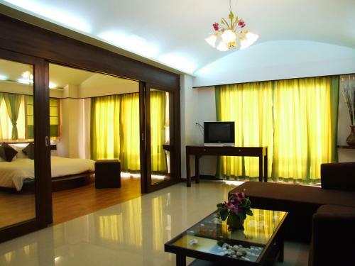 Grand Jomtien Palace Hotel
