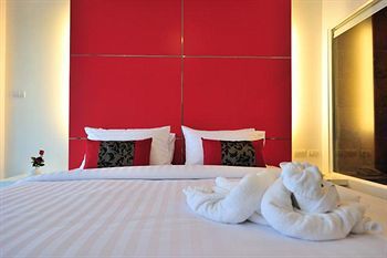 Alfresco Phuket Hotel