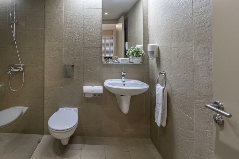 Hotel Almond Business Suites