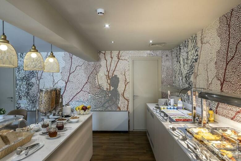 Hotel Almond Business Suites