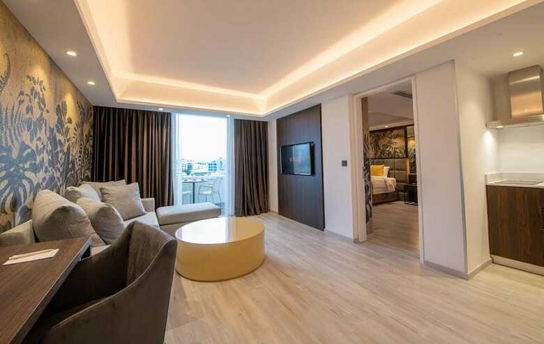 Hotel Almond Business Suites