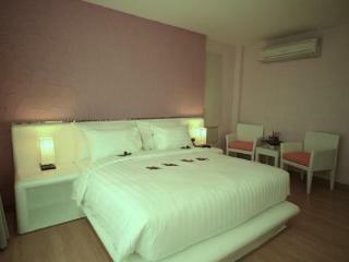 Hotel The Chalet Phuket Resort