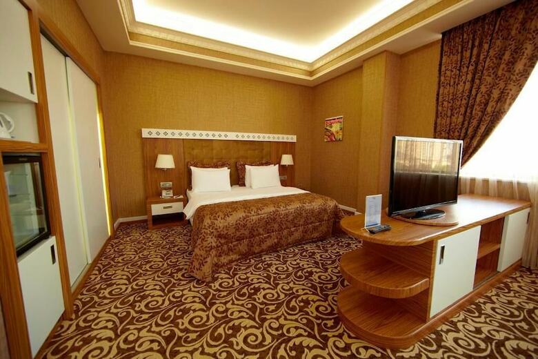 Divan Express Baku Hotel