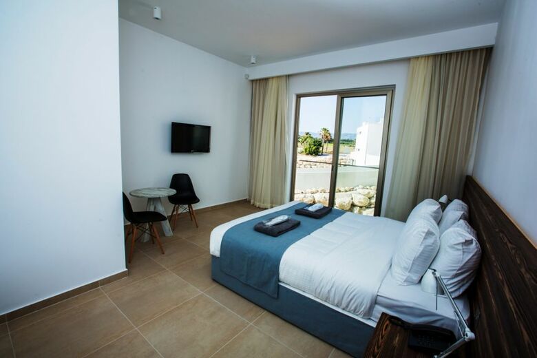 Amphora Hotel & Suites