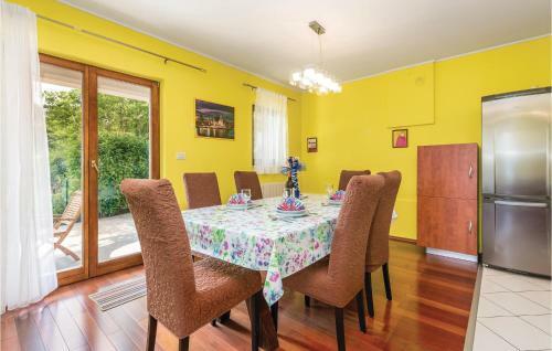 Three-bedroom Apartment In Lovran