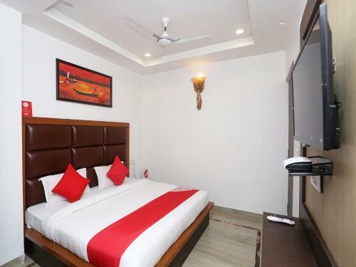 Capital O 19743 Hotel Taj Green