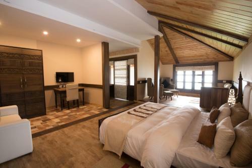 Hotel Chamong Chiabari - Mountain Retreat & Spa