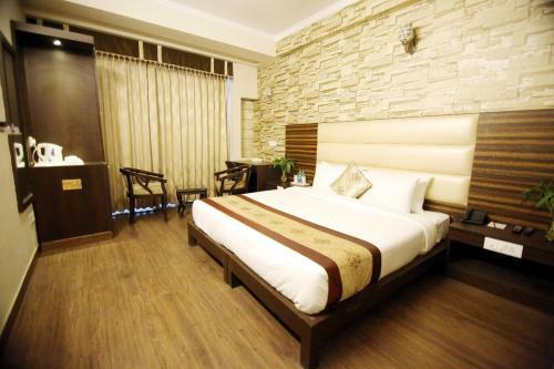 Hotel Rousha Inn