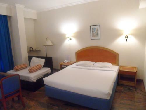 Kamat Lingapur Hotel