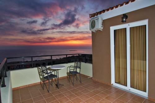 Nikos Apartments