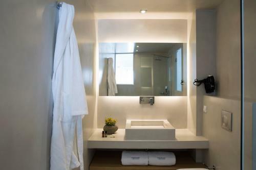 Hostal May Seven Suites - Adults Only