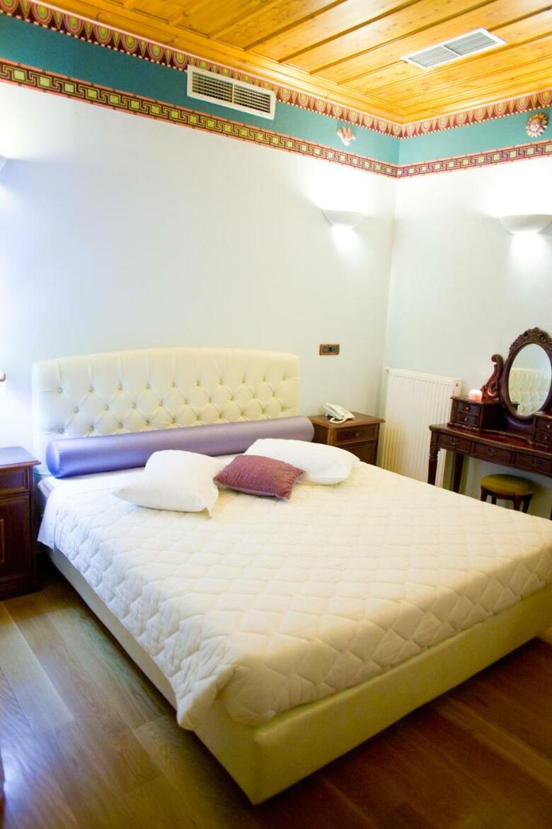Hostal Kyveli Suites