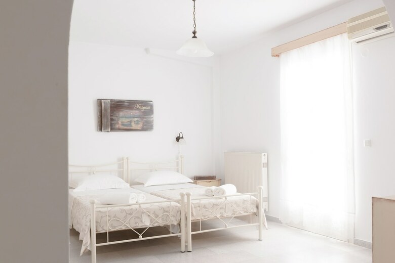 Fragias Studios & Apartments