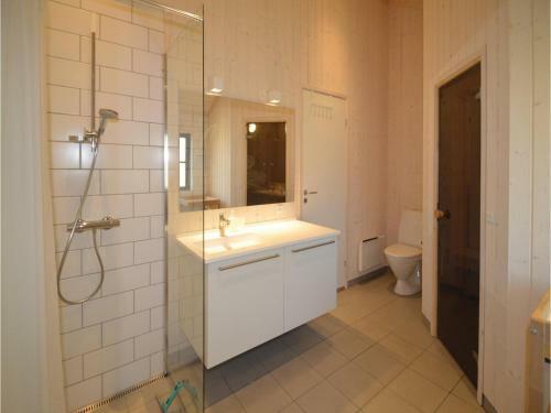 Four-bedroom Holiday Home In Vaggerlose