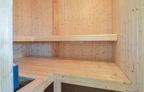 Five-bedroom Holiday Home In Lokken