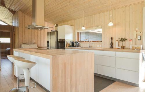 Five-bedroom Holiday Home In Lokken