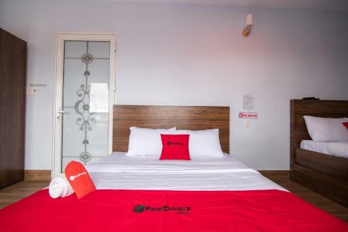 Hotel Reddoorz Near Nha Tho Con Ga